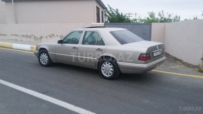 Mercedes E 220 1994, 300,000 km - 2.2 l - Bakı