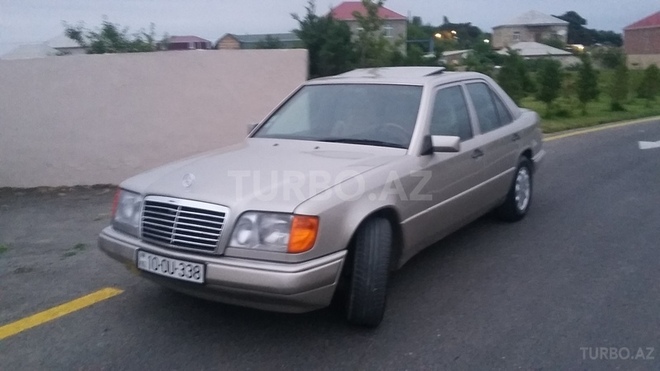 Mercedes E 220 1994, 300,000 km - 2.2 l - Bakı