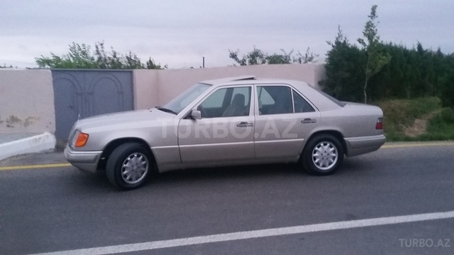 Mercedes E 220 1994, 300,000 km - 2.2 l - Bakı