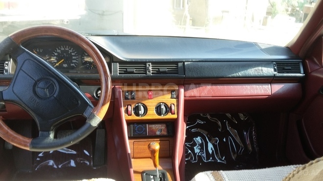 Mercedes E 220 1994, 300,000 km - 2.2 l - Bakı