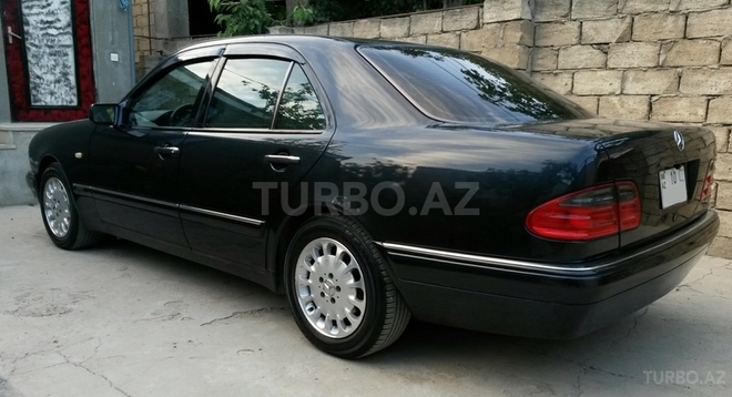Mercedes E 230 1997, 270,000 km - 2.3 л - Bakı