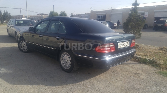 Mercedes E 220 2000, 180,000 km - 2.2 l - Sumqayıt