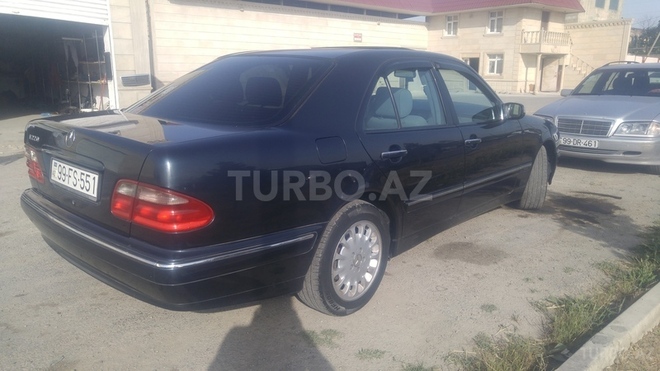 Mercedes E 220 2000, 180,000 km - 2.2 l - Sumqayıt
