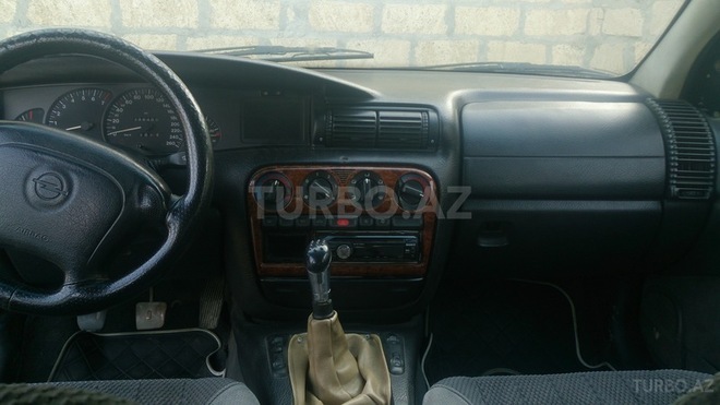 Opel Omega 1994, 252,800 km - 2.5 л - Ucar