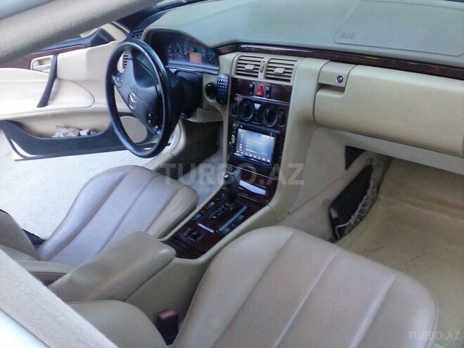 Mercedes E 240 2000, 185,000 km - 2.4 l - Bakı
