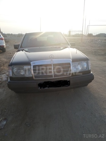 Mercedes E 230 1990, 130,000 km - 2.3 l - Bakı