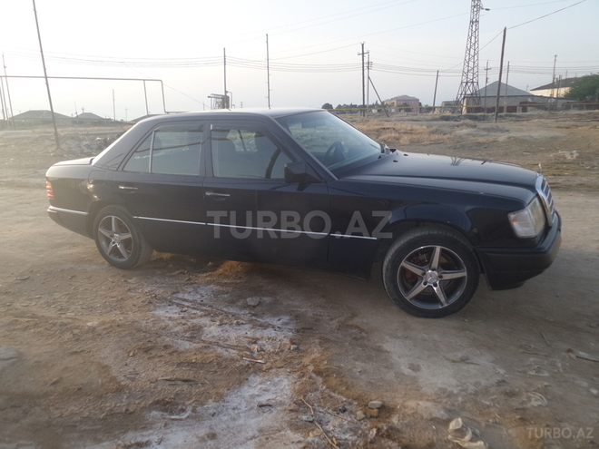 Mercedes E 230 1990, 130,000 km - 2.3 l - Bakı