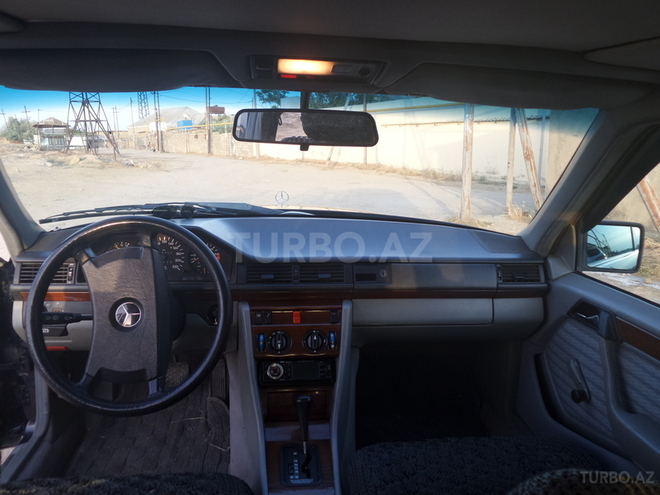 Mercedes E 230 1990, 130,000 km - 2.3 l - Bakı