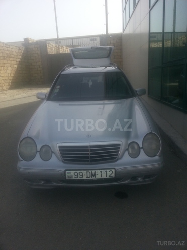 Mercedes E 220 2001, 260,000 km - 2.2 л - Bakı