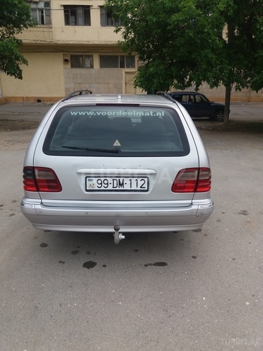 Mercedes E 220 2001, 260,000 km - 2.2 л - Bakı