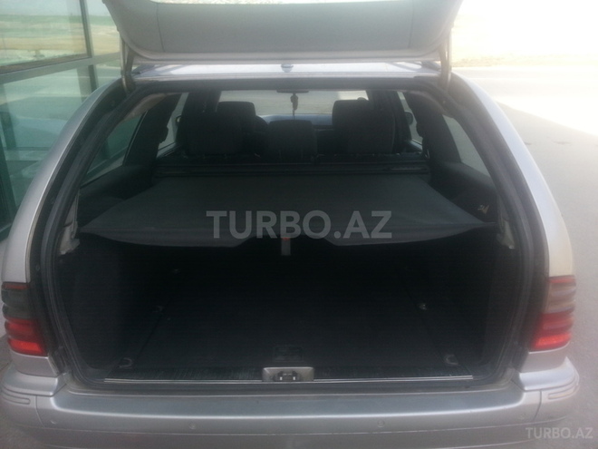Mercedes E 220 2001, 260,000 km - 2.2 л - Bakı