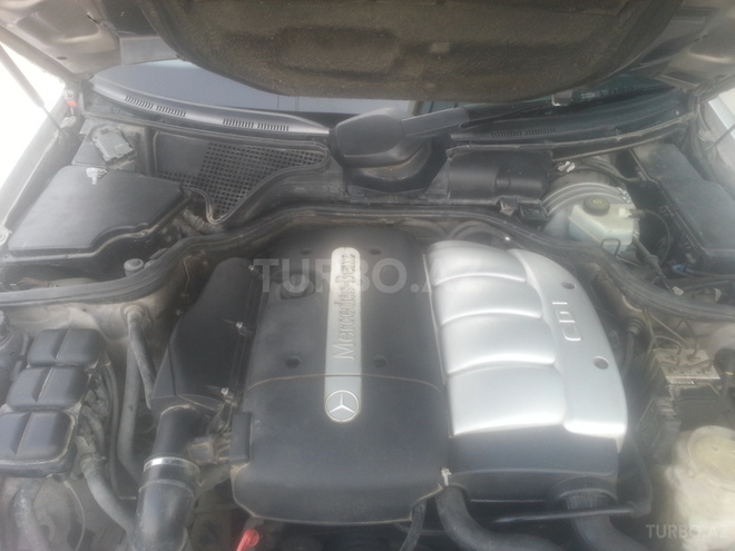 Mercedes E 220 2001, 260,000 km - 2.2 л - Bakı