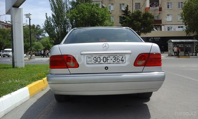 Mercedes E 200 1996, 337,787 km - 2.0 л - Sumqayıt