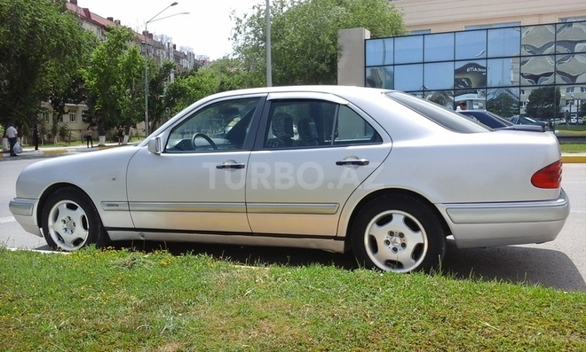 Mercedes E 200 1996, 337,787 km - 2.0 л - Sumqayıt