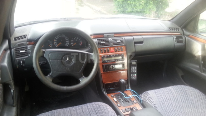 Mercedes E 280 1997, 280,000 km - 2.8 l - Sumqayıt