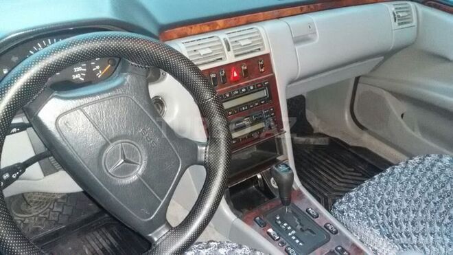 Mercedes E 240 1997, 295,000 km - 2.4 l - Bakı