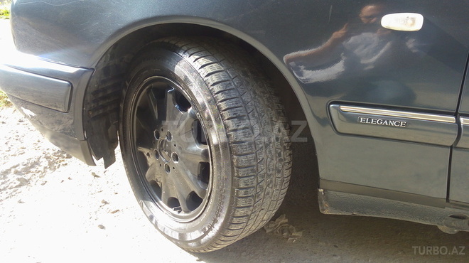 Mercedes E 230 1997, 253,000 km - 2.3 l - Bakı