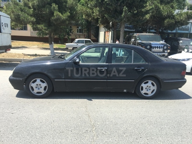 Mercedes E 320 2000, 194,600 km - 3.2 l - Bakı