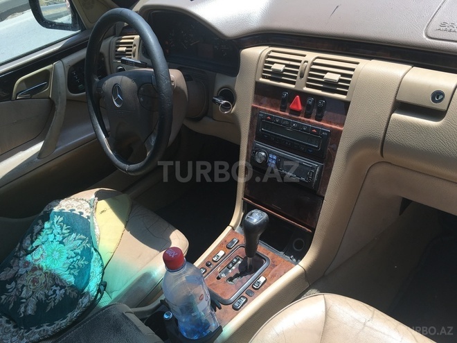 Mercedes E 320 2000, 194,600 km - 3.2 l - Bakı