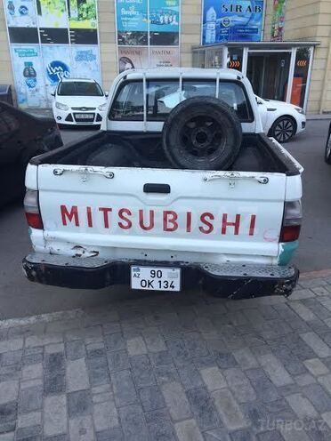 Mitsubishi L200 2006, 380,000 km - 2.5 л - Bakı