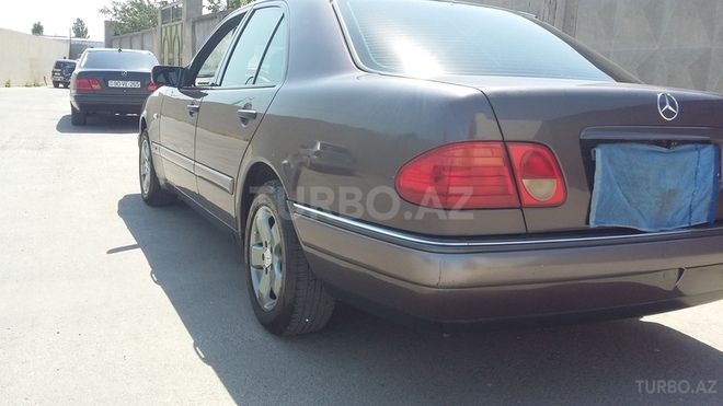 Mercedes E 200 1996, 178,649 km - 2.0 l - Bakı