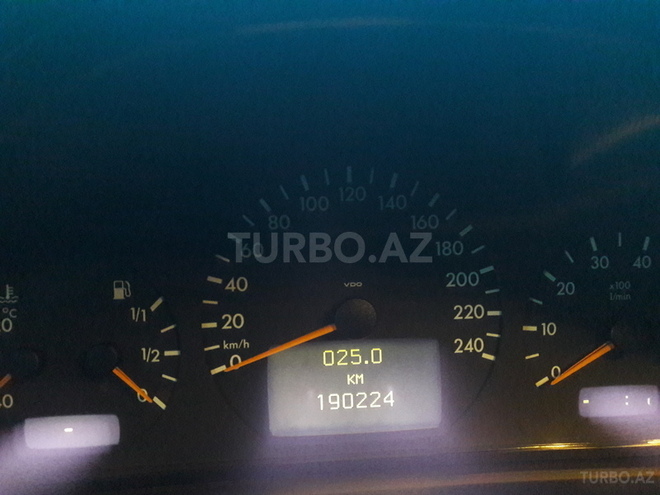 Mercedes E 240 2000, 200,000 km - 2.4 l - Bakı