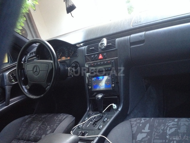 Mercedes E 240 1998, 254,000 km - 2.4 l - Bakı