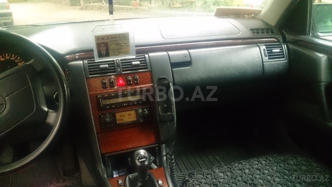 Mercedes E 220 1999, 365,000 km - 2.2 l - Lənkəran