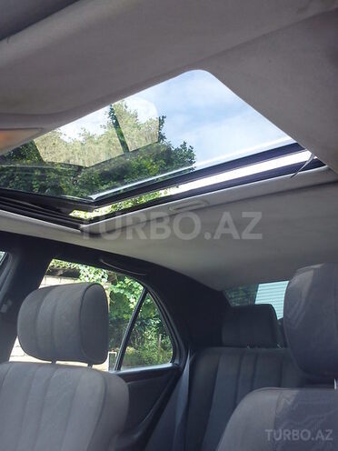Mercedes E 220 1998, 650,000 km - 2.2 l - Astara
