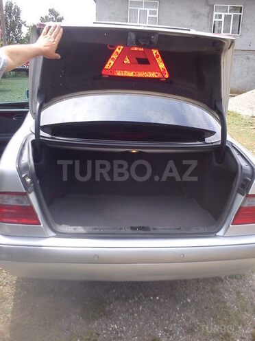 Mercedes E 220 1998, 650,000 km - 2.2 l - Astara