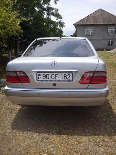Mercedes E 220 1998, 650,000 km - 2.2 l - Astara
