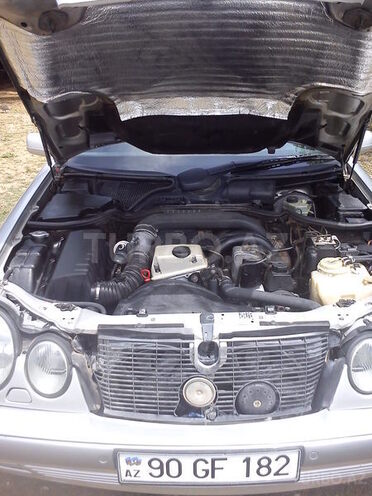 Mercedes E 220 1998, 650,000 km - 2.2 l - Astara