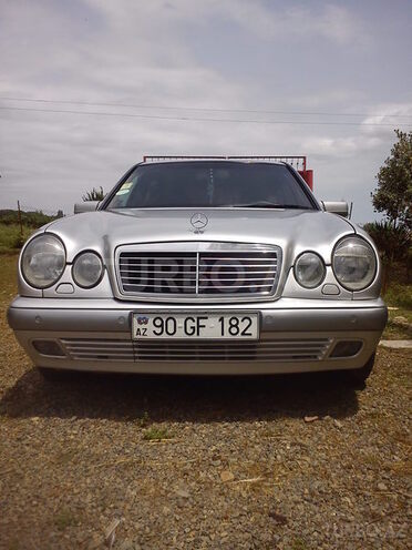 Mercedes E 220 1998, 650,000 km - 2.2 l - Astara