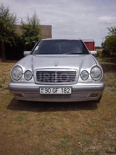 Mercedes E 220 1998, 650,000 km - 2.2 l - Astara