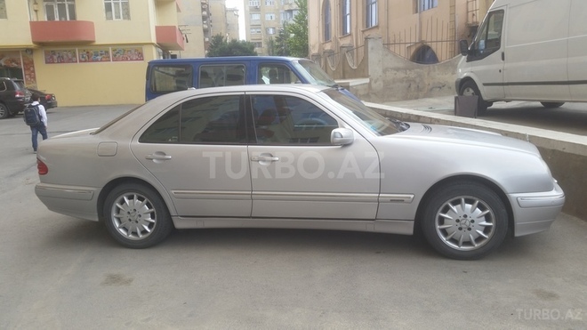 Mercedes E 200 2001, 215,000 km - 2.0 l - Bakı