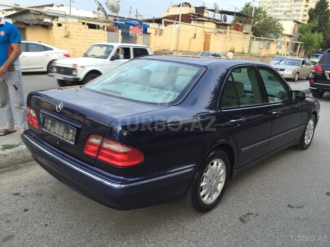 Mercedes E 240 1999, 215,200 km - 2.4 л - Bakı