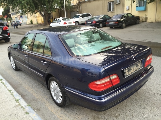 Mercedes E 240 1999, 215,200 km - 2.4 л - Bakı