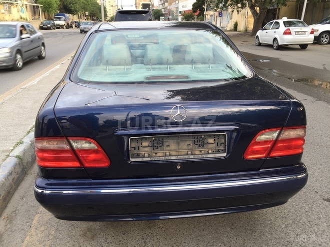 Mercedes E 240 1999, 215,200 km - 2.4 л - Bakı