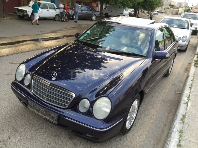 Mercedes E 240 1999, 215,200 km - 2.4 л - Bakı