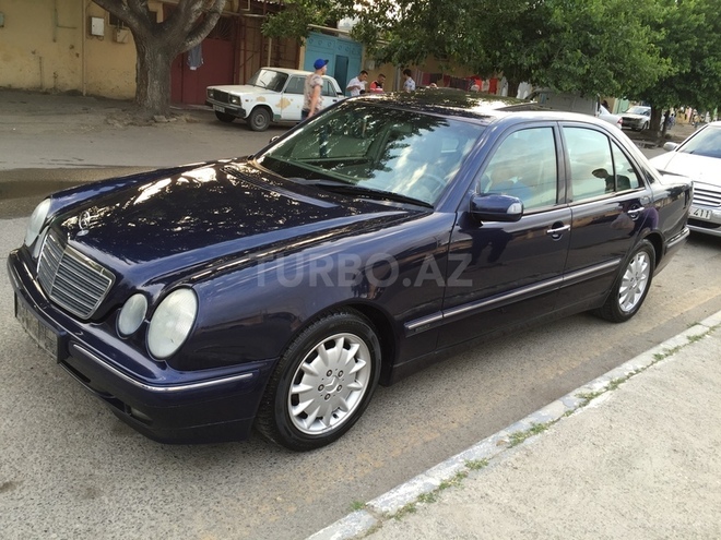 Mercedes E 240 1999, 215,200 km - 2.4 л - Bakı
