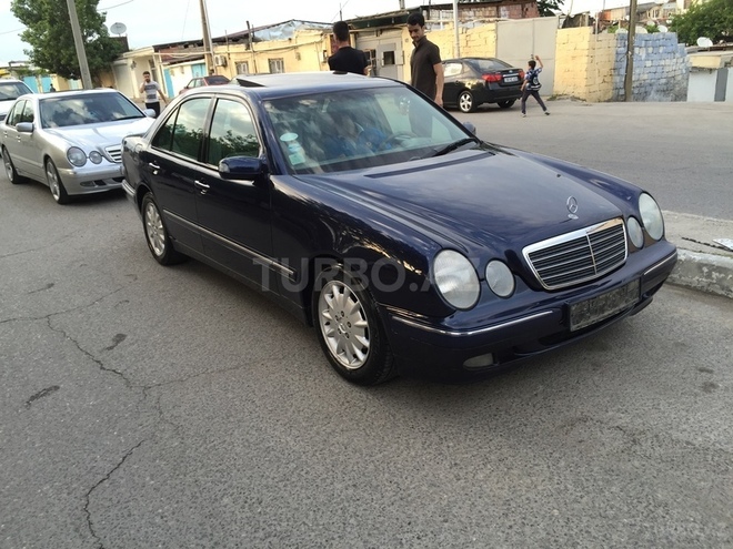Mercedes E 240 1999, 215,200 km - 2.4 л - Bakı