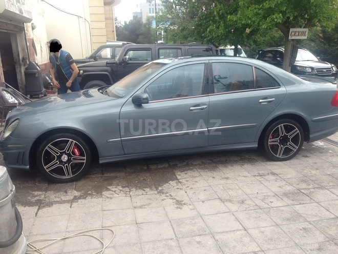 Mercedes E 320 2004, 215,000 km - 3.2 l - Bakı