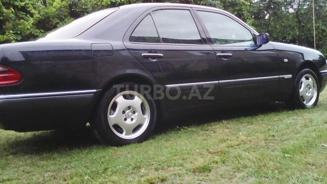 Mercedes E 240 1999, 288,000 km - 2.6 л - Bakı