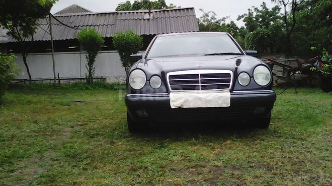 Mercedes E 240 1999, 288,000 km - 2.6 л - Bakı
