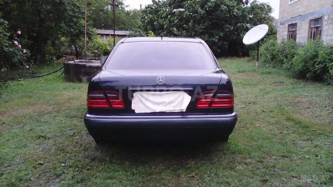 Mercedes E 240 1999, 288,000 km - 2.6 л - Bakı