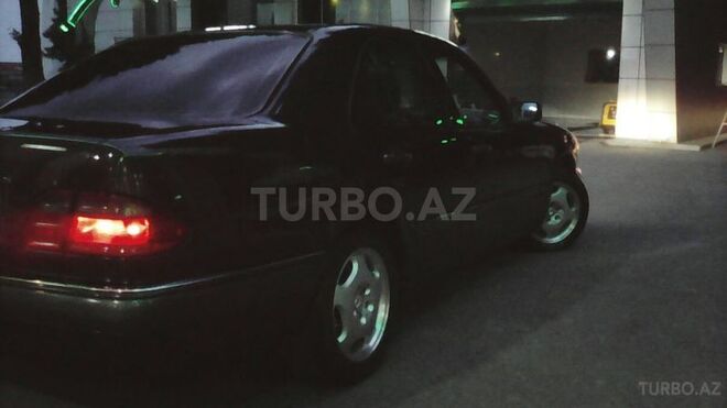 Mercedes E 240 1999, 288,000 km - 2.6 л - Bakı