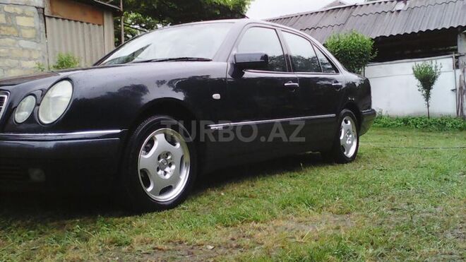 Mercedes E 240 1999, 288,000 km - 2.6 л - Bakı
