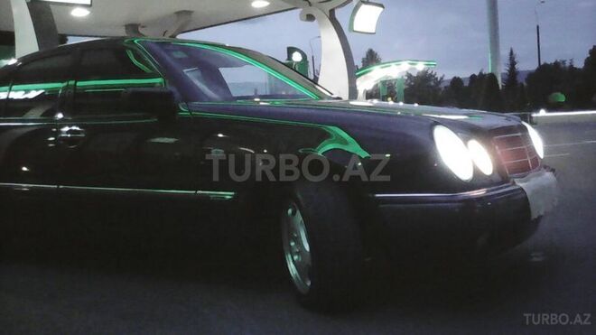Mercedes E 240 1999, 288,000 km - 2.6 л - Bakı