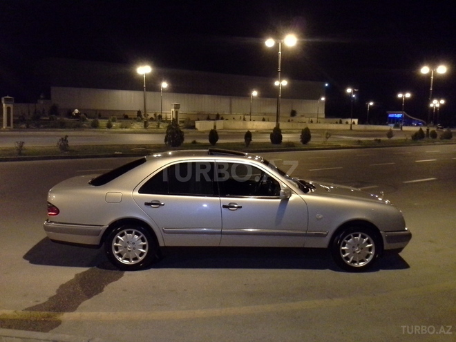 Mercedes E 240 1998, 133,000 km - 2.4 л - Bakı