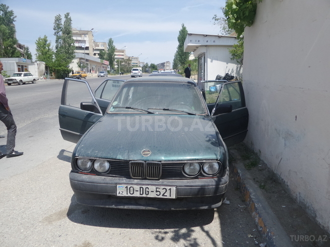 BMW 318 1984, 300,000 km - 1.8 l - Bakı